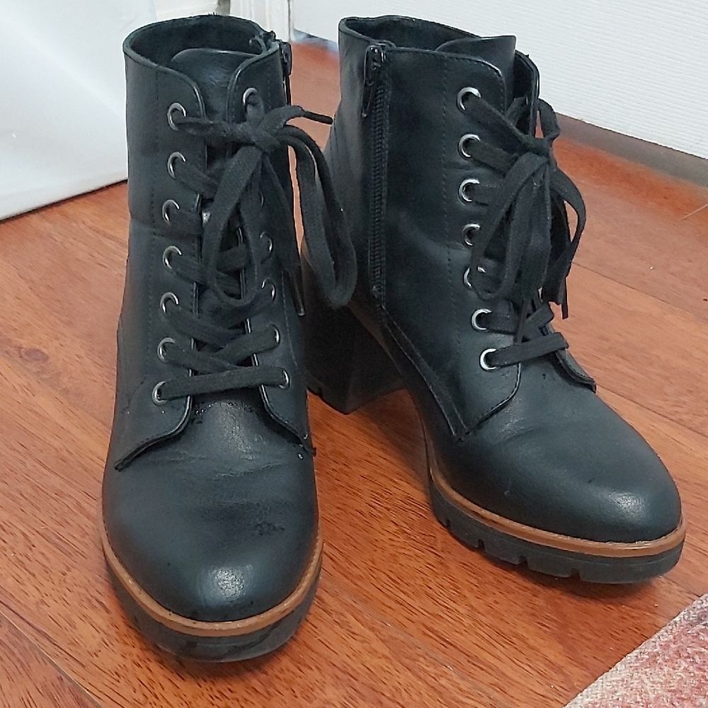 Black Women's Naturalizer Madalynn Lace Up Ankle Boots Sz. 7.5